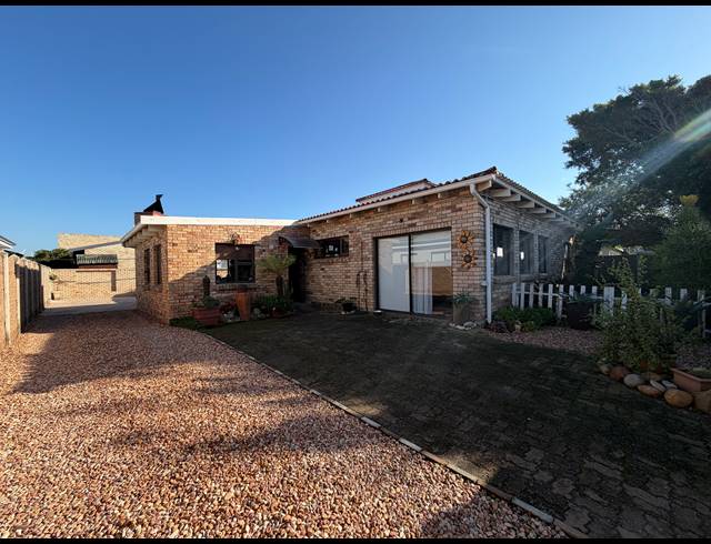 4 BEDROOM HOUSE FOR SALE IN KABELJAUWS